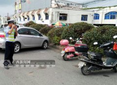 威尼斯人官网_威尼斯人网址_威尼斯人网站_钦州交警对机动车违停乱象集中整治